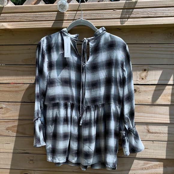 Francesca’s black and white top - Picture 3 of 8